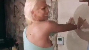 Serbian singer Jelena Karleusa moves ass