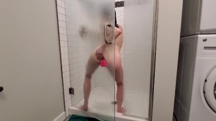 Cam Cutie Loves Anal Fucks her Ass with Shower Door