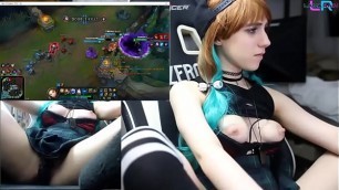 Teen Playing League of Legends with an Ohmibod 2&sol;2