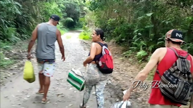 Encontrei uma delicia de mulher na trilha para a belíssima piscina natural localizada no Guarujá  na praia do Pernambuco Brazil &period; Alex Lima  - Bruxo Fire